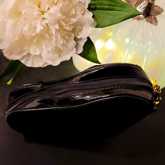 Betsey Johnson Heart Shape Wristlet - Picture 5 of 8